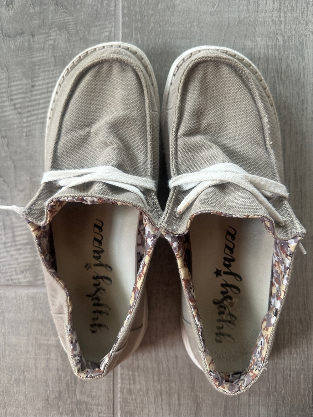 Women’s Gypsy Jazz Gray Canvas Slip-On Shoe size 9